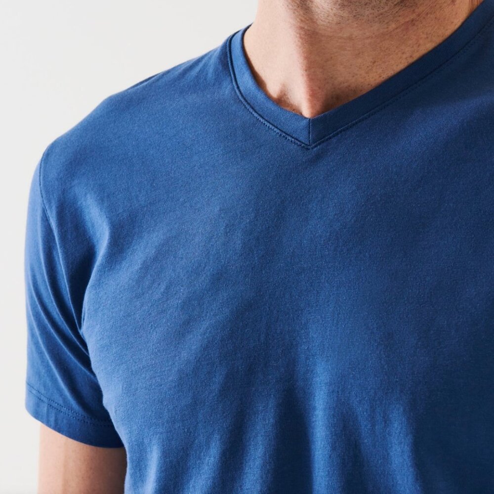 NWT MENS PIMA COTTON STRETCH V-NECK T-SHIRT - Picture 3 of 7